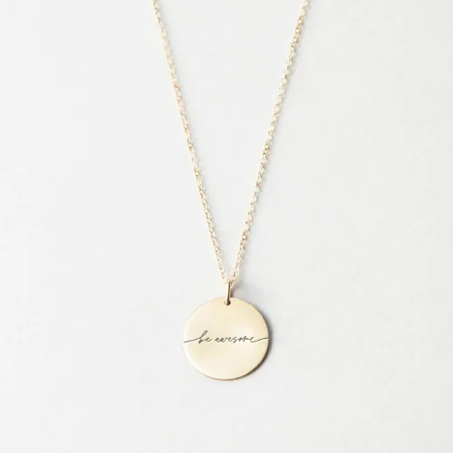 Be awesome - halskæde - Personligt Smykke fra Øndig Jewellery. En opløftende besked, der opmuntrer til at være din bedste selv.