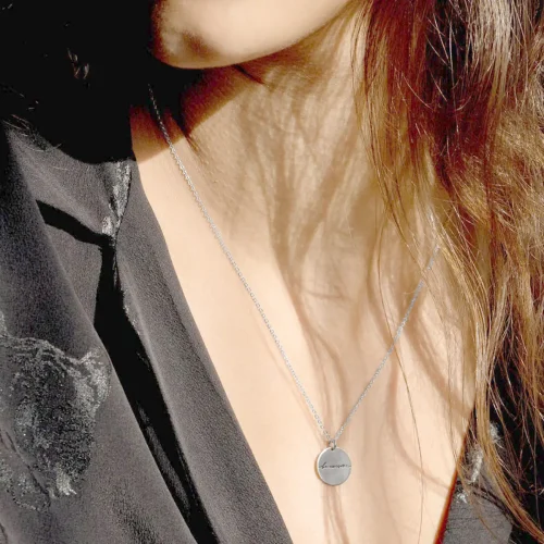 Be awesome - halskæde - Personligt Smykke fra Øndig Jewellery. En opløftende besked, der opmuntrer til at være din bedste selv.