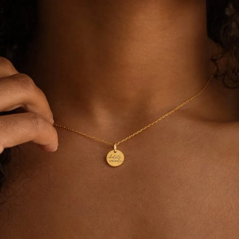 Bedste veninde - halskæde - Personligt Smykke fra Øndig Jewellery. En hyldest til det venskab, der står tidens prøve.