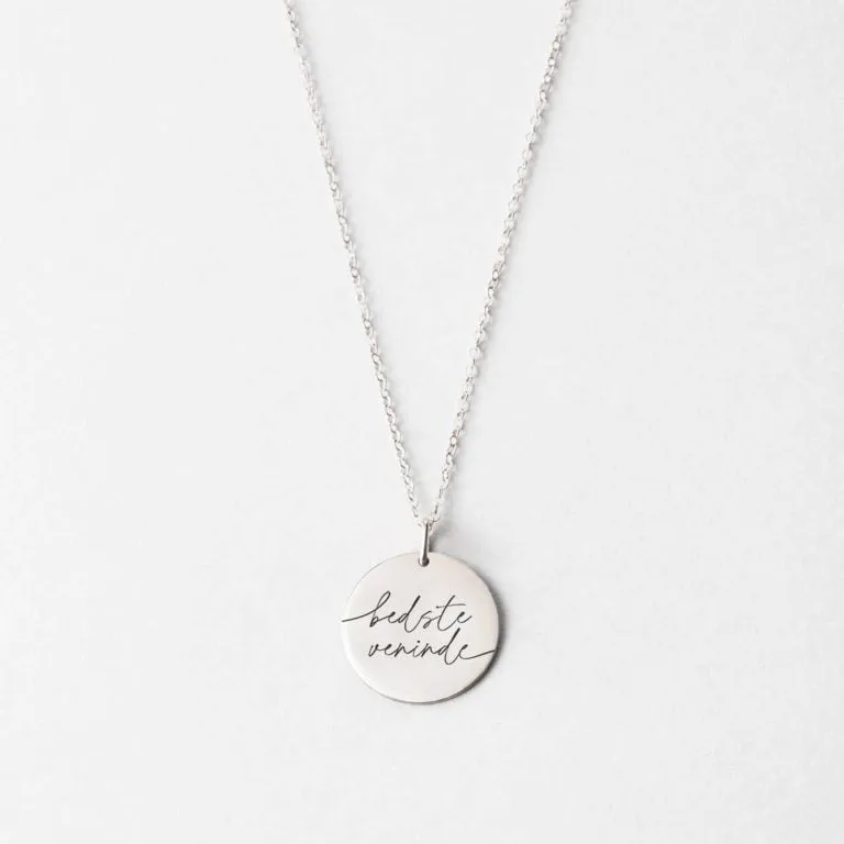 Bedste veninde - halskæde - Personligt Smykke fra Øndig Jewellery. En hyldest til det venskab, der står tidens prøve.
