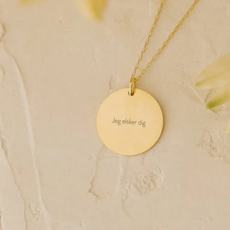 Jeg elsker dig - halskæde - Personligt Smykke fra Øndig Jewellery. Tre små ord med stor betydning, indkapslet i et smykke.