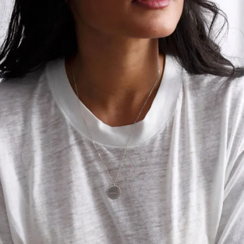 Namaste - halskæde - Personligt Smykke fra Øndig Jewellery. En hilsen af respekt og spiritualitet.