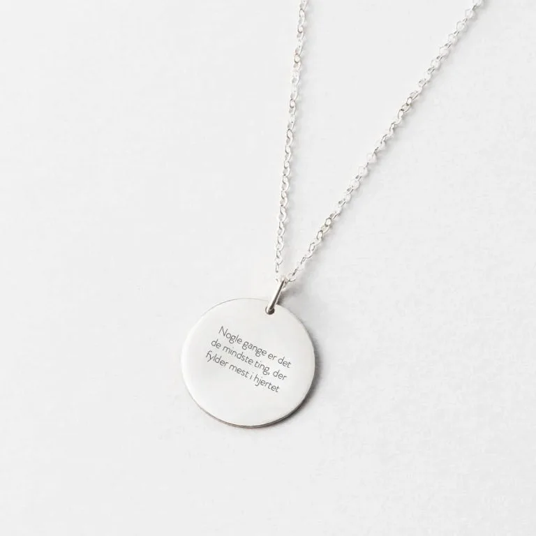 Nogle gange er det de mindste ting, der fylder mest i hjertet - halskæde - Personligt Smykke fra Øndig Jewellery. En dybdegående påmindelse om, at det ofte er de små ting i livet, der betyder mest.