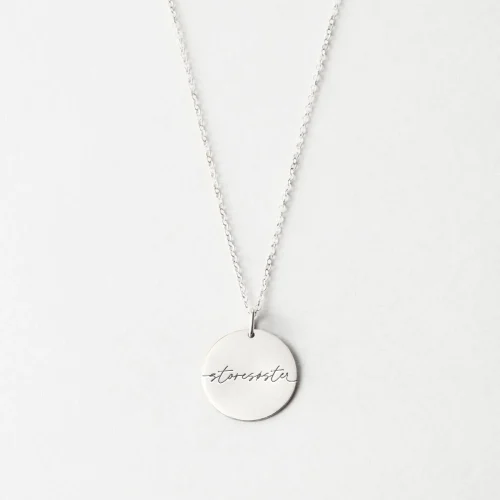 Storesøster - halskæde - Personligt Smykke fra Øndig Jewellery. En hyldest til den ældre søster, der ofte er en vejleder.