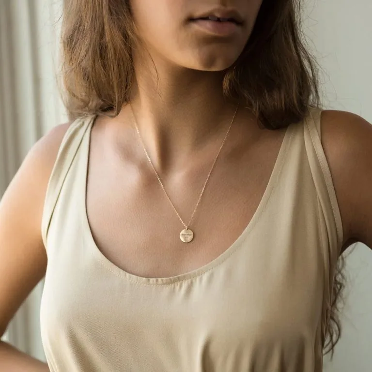 Verdens bedste søster - halskæde - Personligt Smykke fra Øndig Jewellery. En kærlig anerkendelse af en uerstattelig søskendebånd.
