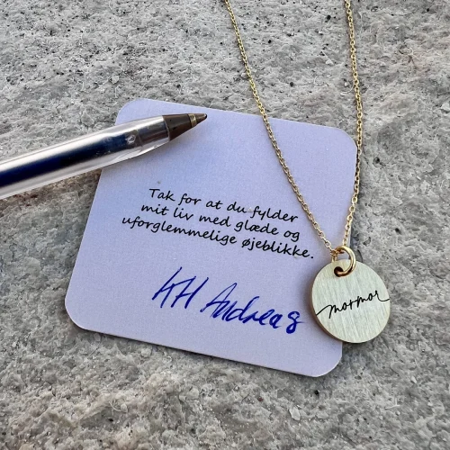 Mormor - halskæde - Personligt Smykke fra Øndig Jewellery. Mormor-halskæde: Kærlighed og minder i smuk gaveæske