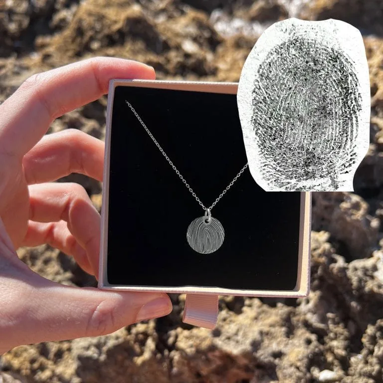 Dit fingeraftryk som lineart - Personligt Smykke fra Øndig Jewellery. Dit fingeraftryk i elegant lineart - unik gaveidé!