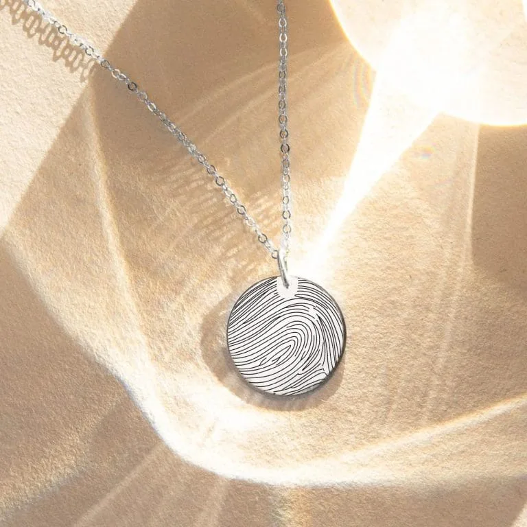 Dit fingeraftryk som lineart - Personligt Smykke fra Øndig Jewellery. Dit fingeraftryk i elegant lineart - unik gaveidé!