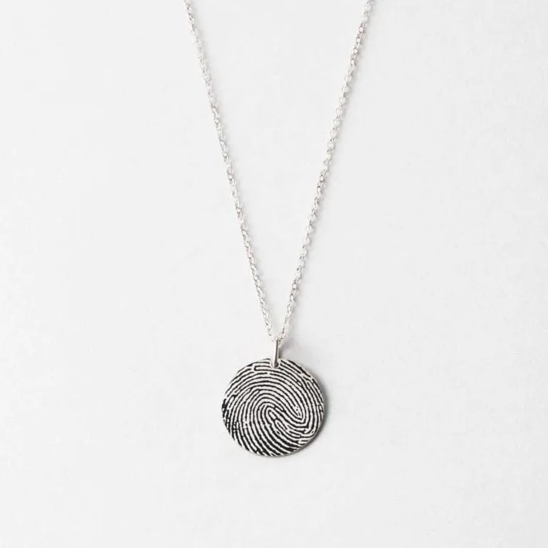 Indgraver dit fingeraftryk - Personligt Smykke fra Øndig Jewellery. Dit fingeraftryk indgraveret i eksklusivt vedhæng