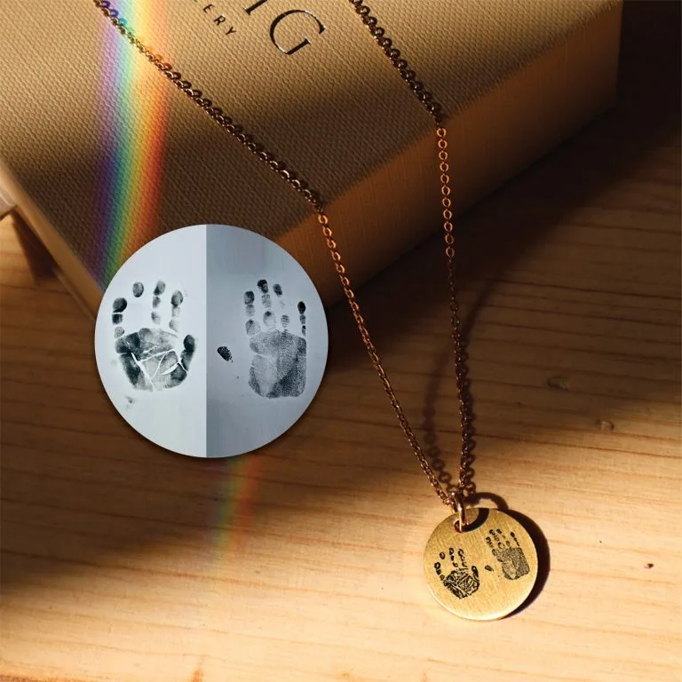Dit barns hænder halskæde - Personligt Smykke fra Øndig Jewellery. Forevig dit barns hænder i et smykke