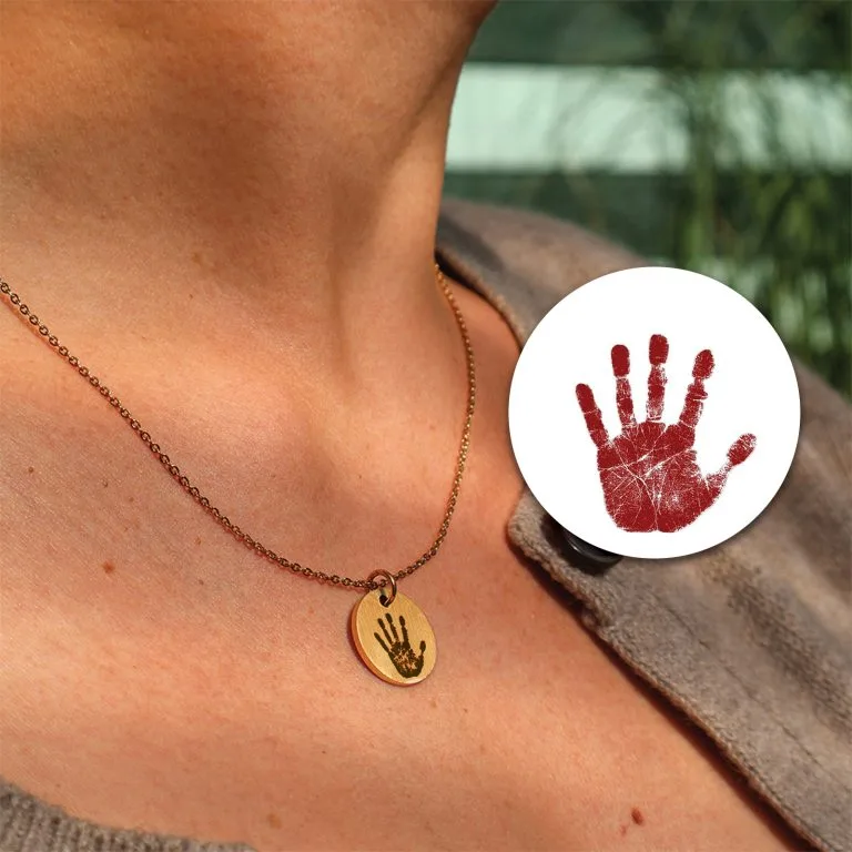 Dit barns hænder halskæde - Personligt Smykke fra Øndig Jewellery. Forevig dit barns hænder i et smykke