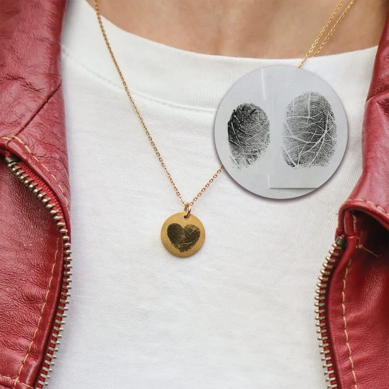 Hjerte fingeraftryk halskæde - Personligt Smykke fra Øndig Jewellery. To fingeraftryk som bliver til et hjerte - unik gave