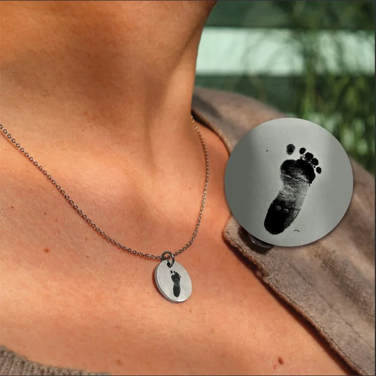 Fod- og håndaftryk halskæde - Personligt Smykke fra Øndig Jewellery. Unikt minde – personlig fod- og håndaftryk