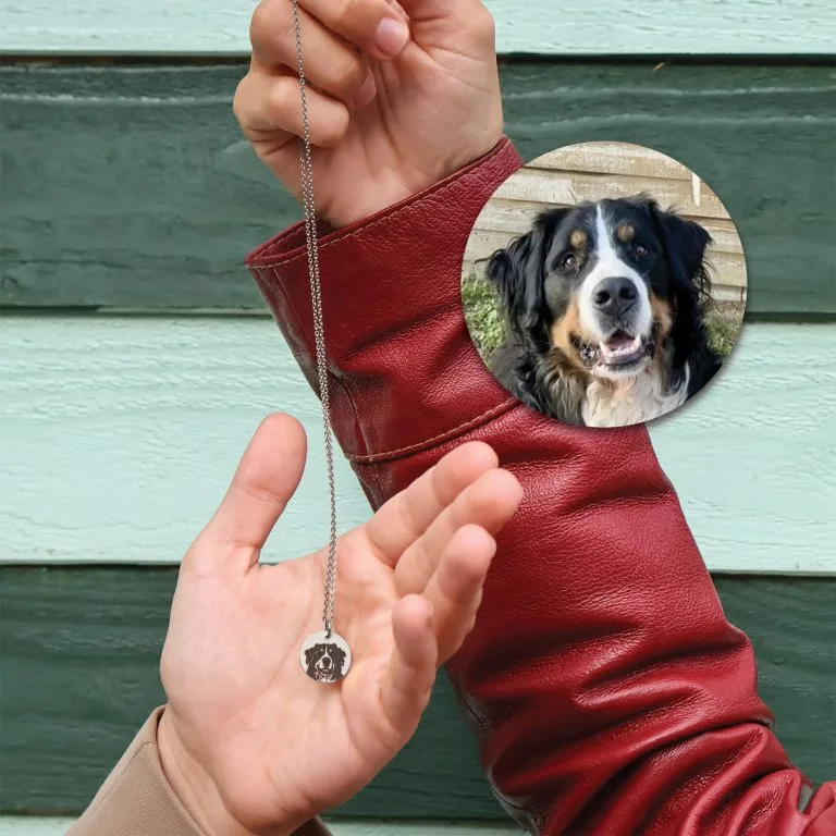 Din hunds ansigt i håndtegnet lineart på halskæde - Personligt Smykke fra Øndig Jewellery. Forevig din hund med personlig halskæde