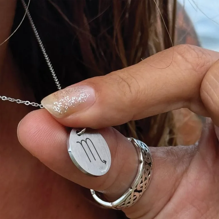 Skorpionen Stjernetegn - Personligt Smykke fra Øndig Jewellery. Stjernetegnet Skorpionen - Personliggør dit smykke