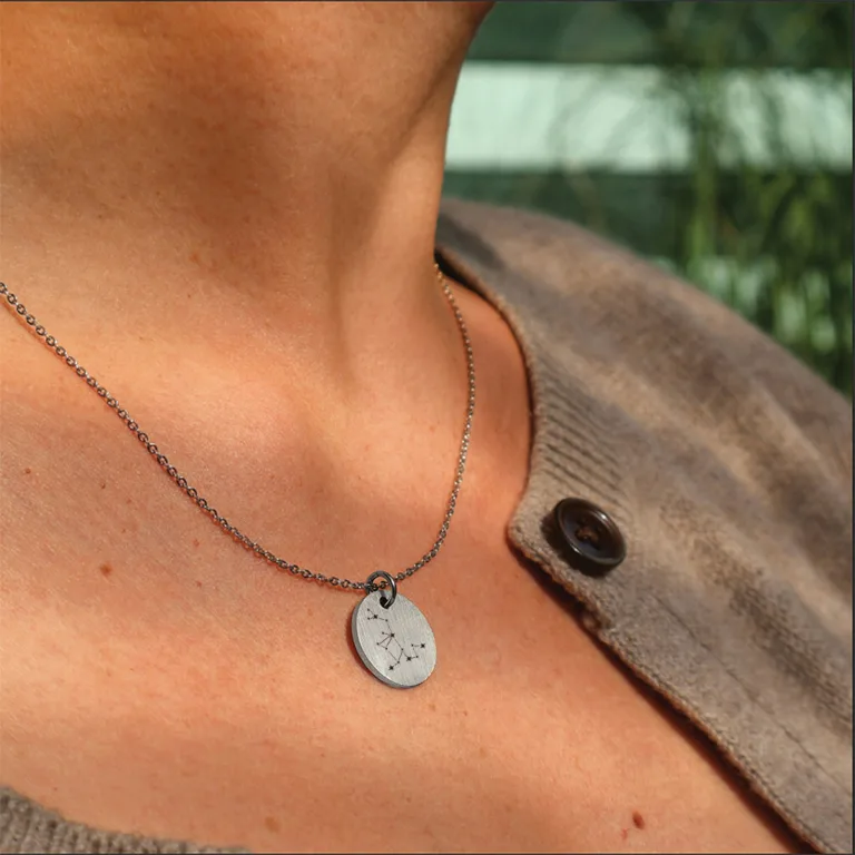 Skytten Stjernebillede - Personligt Smykke fra Øndig Jewellery. Stjernebilledet Skytten - kan personligøres