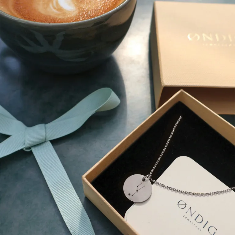 Tyren Stjernebillede - Personligt Smykke fra Øndig Jewellery. Stjernebilledet Tyren - kan personligøres