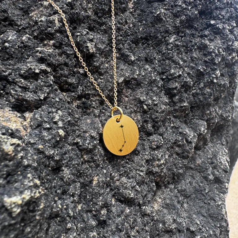 Vædderen Stjernebillede - Personligt Smykke fra Øndig Jewellery. Stjernebilledet Vædderen - kan personligøres