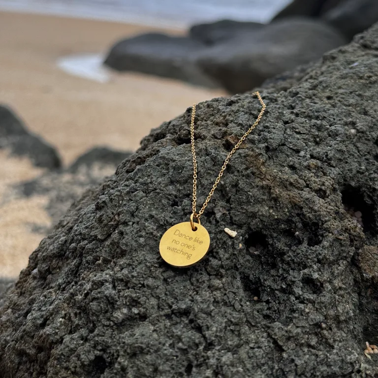 Dance like no one’s watching - Personligt Smykke fra Øndig Jewellery. En sød påmindelse om at være dig selv