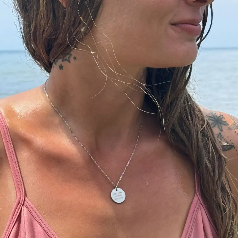 Dance like no one’s watching - Personligt Smykke fra Øndig Jewellery. En sød påmindelse om at være dig selv