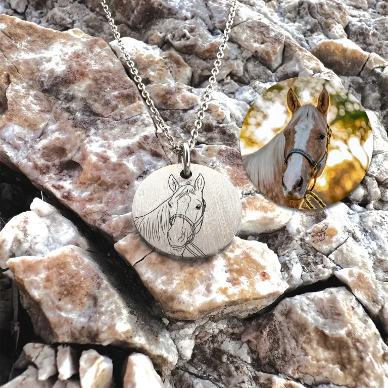 Line-art halskæde af din hest - Personligt Smykke fra Øndig Jewellery. Personlig, håndlavet kærlighedsgave