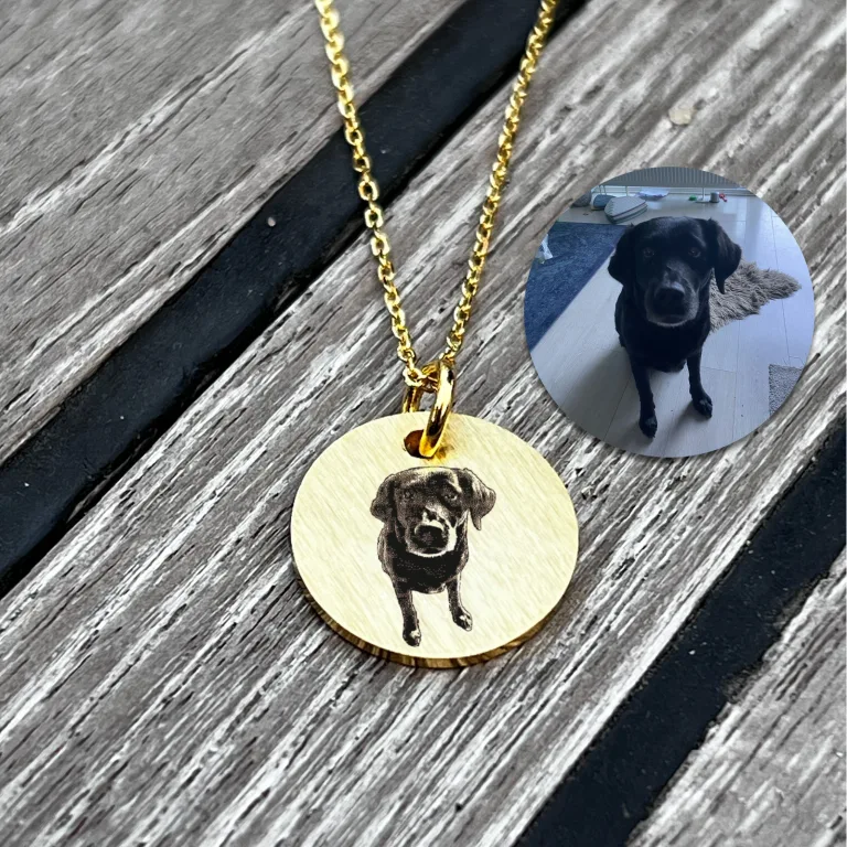 Fotohalskæde af din hund - Personligt Smykke fra Øndig Jewellery. Bær din hund tæt på hjertet