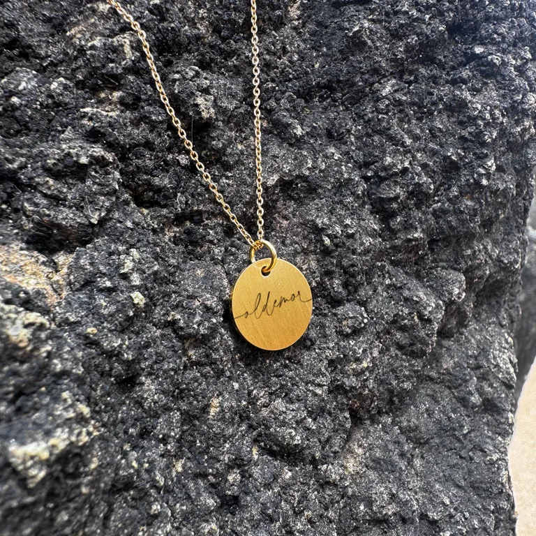 Oldemor - halskæde - Personligt Smykke fra Øndig Jewellery. Kærlig hyldest til oldemor – personligt smykke