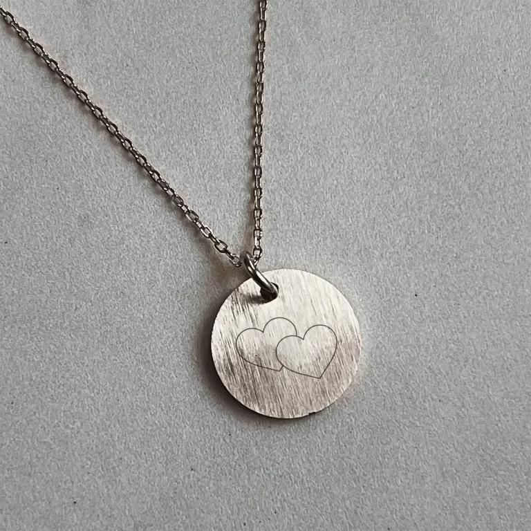 Vores hjerter er forbundet - Personligt Smykke fra Øndig Jewellery. Personlig kærlighedsgave til hende