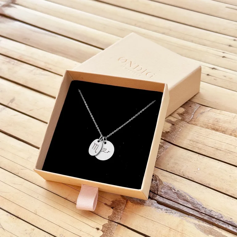 Skorpionen Stjernetegn Superellipse Halskæde - Personligt Smykke fra Øndig Jewellery. Skorpionen-halskæde med din indgravering