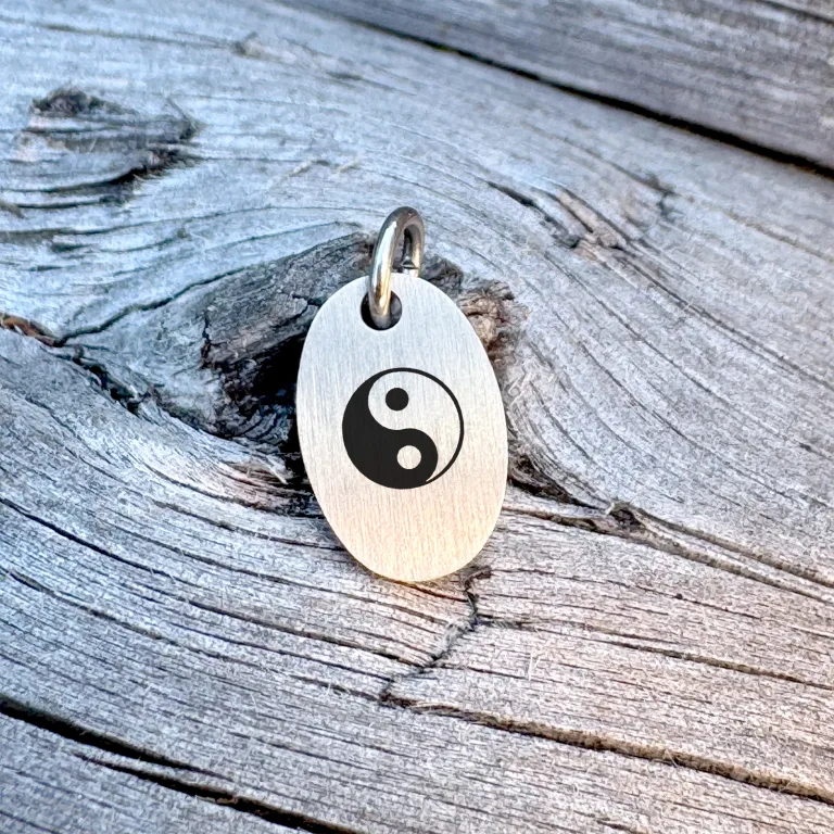 Yin-Yang Superellipse halskæde - Personligt Smykke fra Øndig Jewellery. Yin-Yang halskæde for evig balance