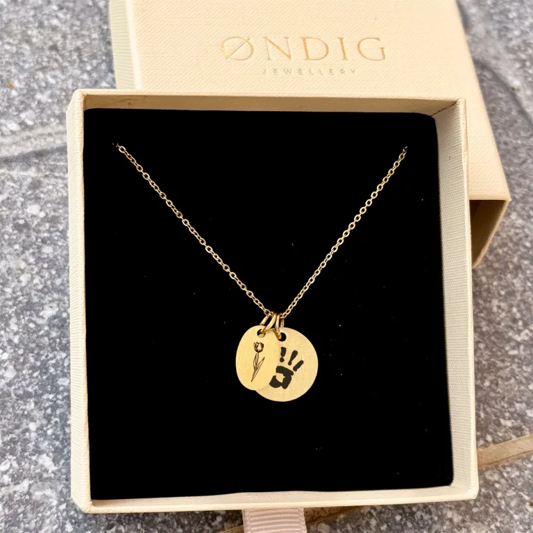 Tulipan på superellipse halskæde - Personligt Smykke fra Øndig Jewellery. Tulipan halskæde med din egen gravering