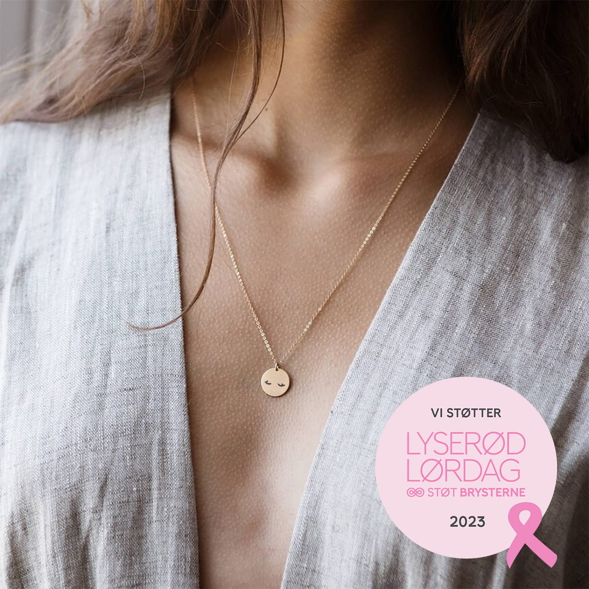 boob-itty-bitties-halskaede-run-t-cancer-brystkraeft-badge-jpg "Itty Bitties" Boobies Halskæde - Personligt Smykke fra Øndig Jewellery. Du støtter med 100 kr. til Støt Brysterne når du køber denne “Itty Bitties” Boobies Halskæde. Din støtte går direkte til forskning i brystkræft..