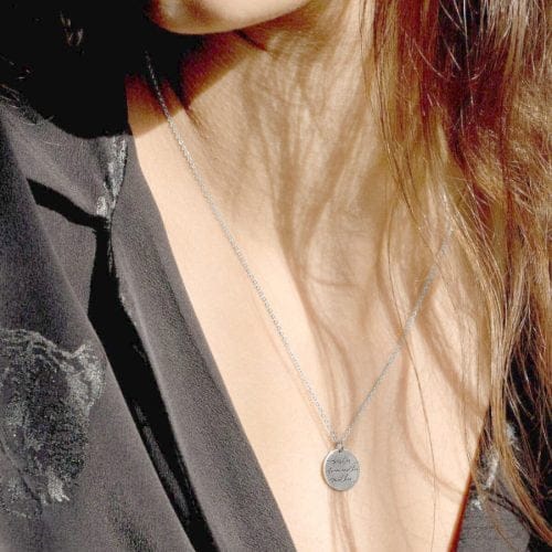 Sister from another mother - Personligt Smykke fra Øndig Jewellery. "Søsterhjerte: Tæt på hjertet, personligt indgraveret."