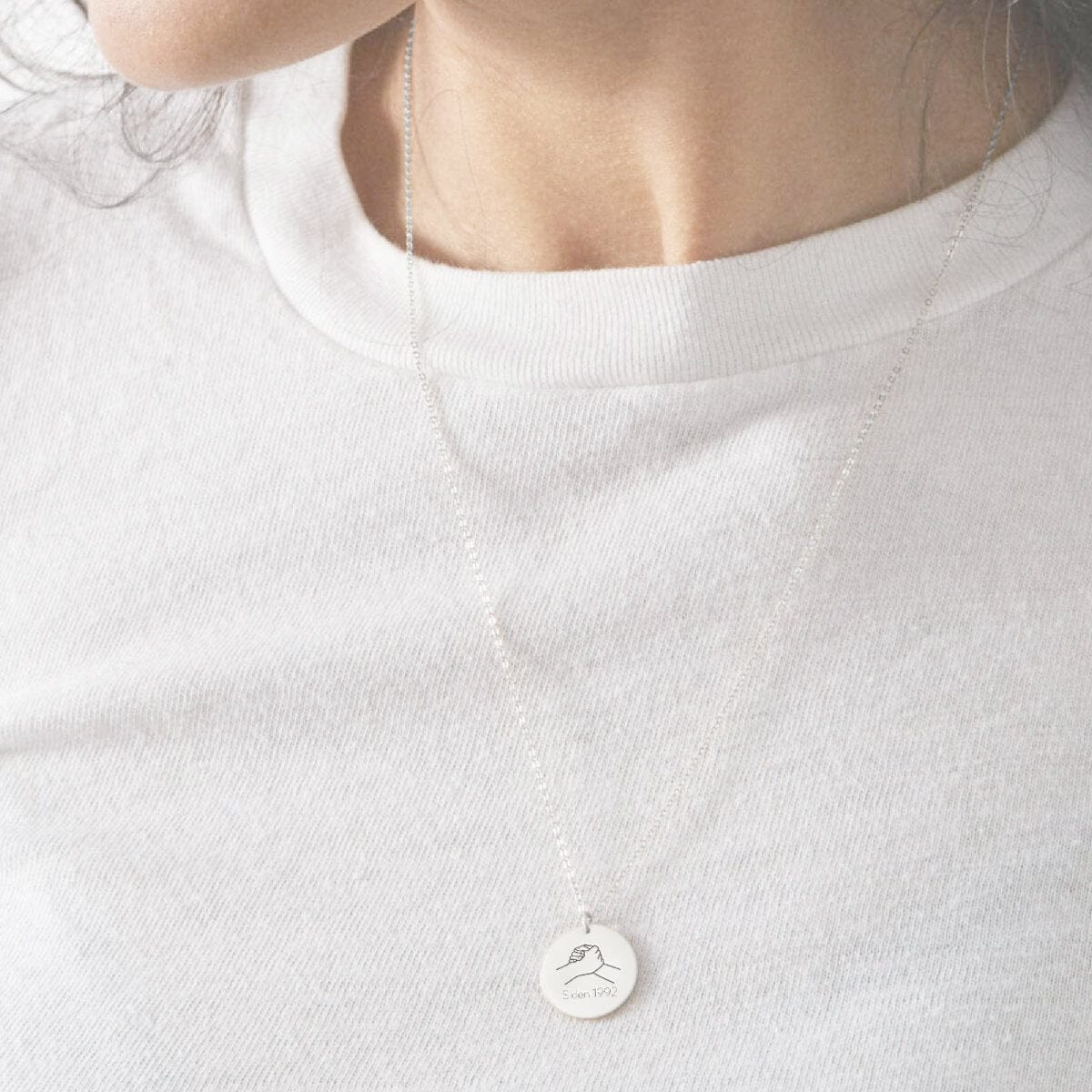 always-together-cirkel-product-image-oendig-04-jpg Always together - Personligt Smykke fra Øndig Jewellery. Føl jer altid sammen - personlig halskæde.