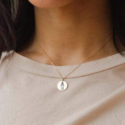 boernetegning-cirkel-model-jpg Halskæde med dit barns børnetegning indgraveret - Personligt Smykke fra Øndig Jewellery. Upload et billede af dit barns egen tegning og få indgraveret en nøjagtig gengivelse.
