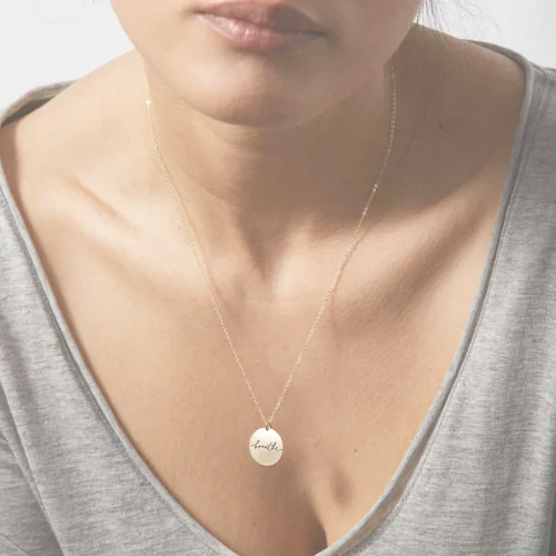 Breathe - halskæde - Personligt Smykke fra Øndig Jewellery. En simpel, men kraftfuld påmindelse om at trække vejret.