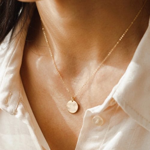 En baby gør dagene kortere, nætterne længere, lønnen mindre, hjemmet gladere, kærligheden stærkere og fremtiden værd at leve for. - Personligt Smykke fra Øndig Jewellery. Fejr livets mirakel med halskæde.