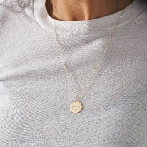 Hvis man er stille for længe, så visner tungen - halskæde - Personligt Smykke fra Øndig Jewellery. En tankevækkende sætning om vigtigheden af kommunikation.