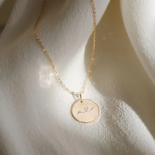 m❤️r - halskæde - Personligt Smykke fra Øndig Jewellery. Mor er den bedste i verden. Husk at fortælle hende det.