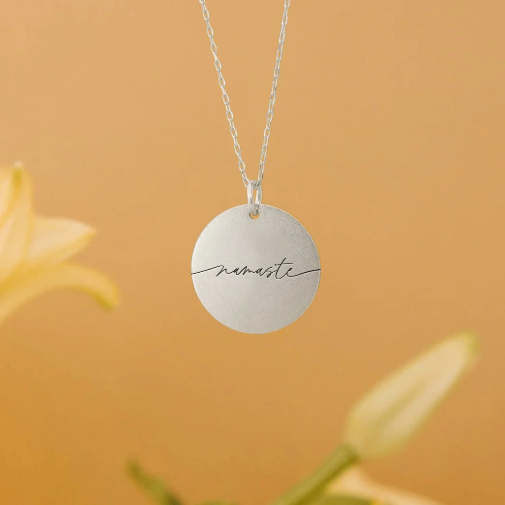 Namaste - halskæde - Personligt Smykke fra Øndig Jewellery. En hilsen af respekt og spiritualitet.