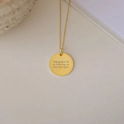 Nogle gange er det de mindste ting, der fylder mest i hjertet - halskæde - Personligt Smykke fra Øndig Jewellery. En dybdegående påmindelse om, at det ofte er de små ting i livet, der betyder mest.