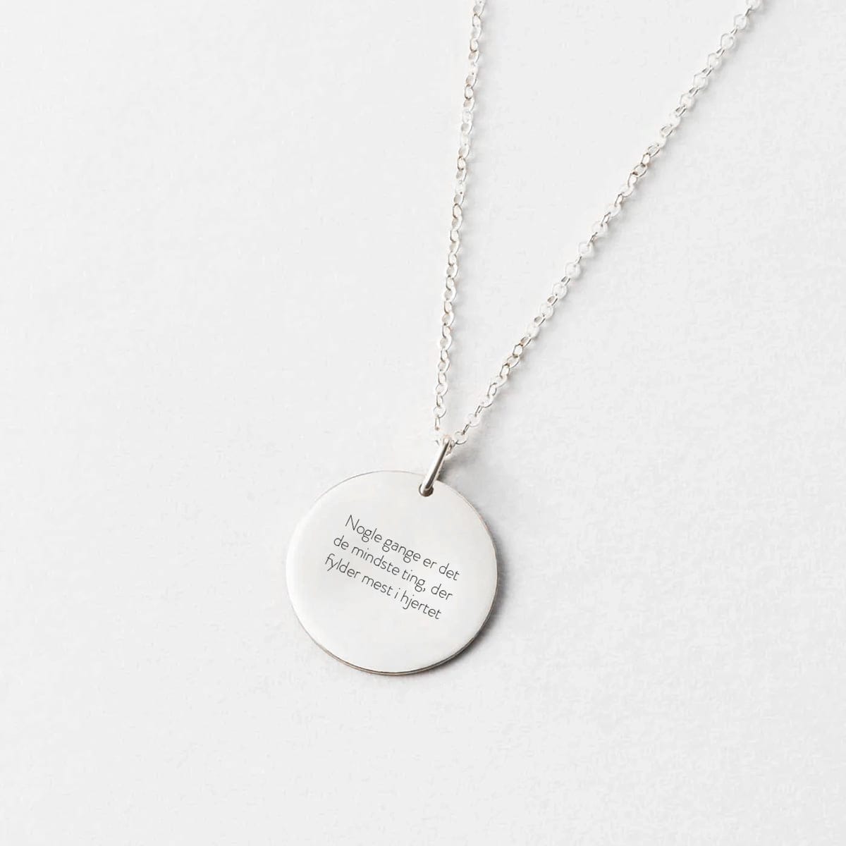 nogle-gange-er-det-de-mindste-t-st-i-hjertet-cirkel-silver-jpg Nogle gange er det de mindste ting, der fylder mest i hjertet - halskæde - Personligt Smykke fra Øndig Jewellery. En dybdegående påmindelse om, at det ofte er de små ting i livet, der betyder mest.