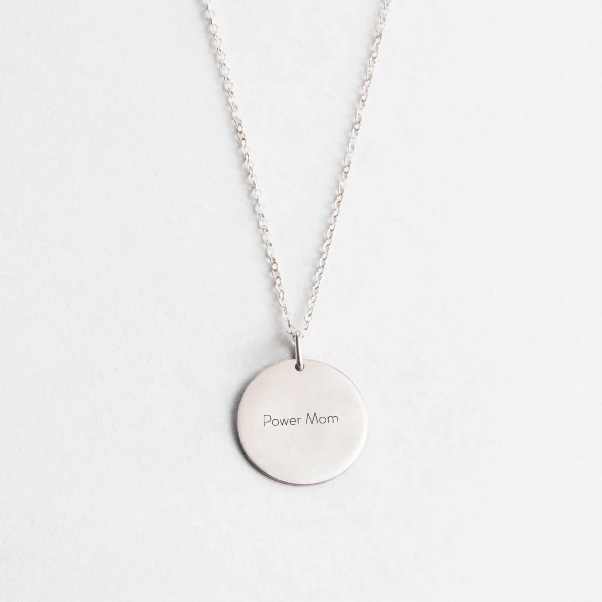 power-mom-cirkel-silver-jpg Power Mom - halskæde - Personligt Smykke fra Øndig Jewellery. En anerkendelse af moderskabets styrke og sejhed.