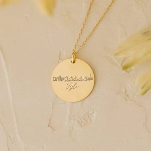 Vejle Skyline Line Art - Personligt Smykke fra Øndig Jewellery. Vejle Skyline halskæde - bær byens hjerte.