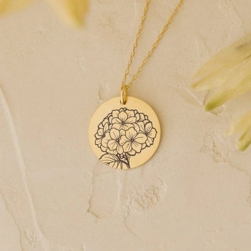 Hortensia Line Art - Personligt Smykke fra Øndig Jewellery. Personlig halskæde med elegant hortensia-design. Tidløst og hjerteligt.