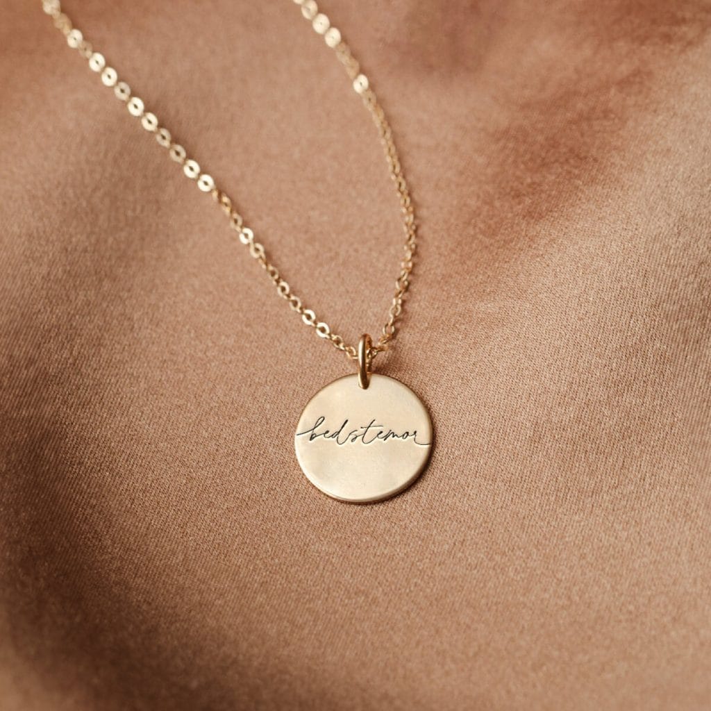 Bedstemor - halskæde - Personligt Smykke fra Øndig Jewellery. Bedstemor - halskæde: Skab unikke minder til mor med kærlighed