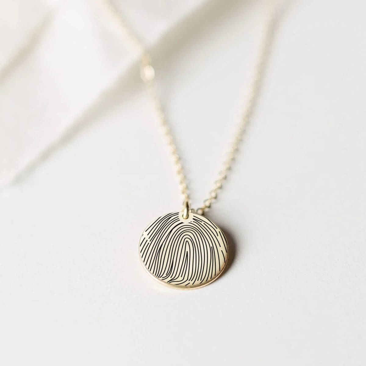 fingerprint-line-art-circle-06-jpg Dit fingeraftryk som lineart - Personligt Smykke fra Øndig Jewellery. Dit fingeraftryk i elegant lineart - unik gaveidé!