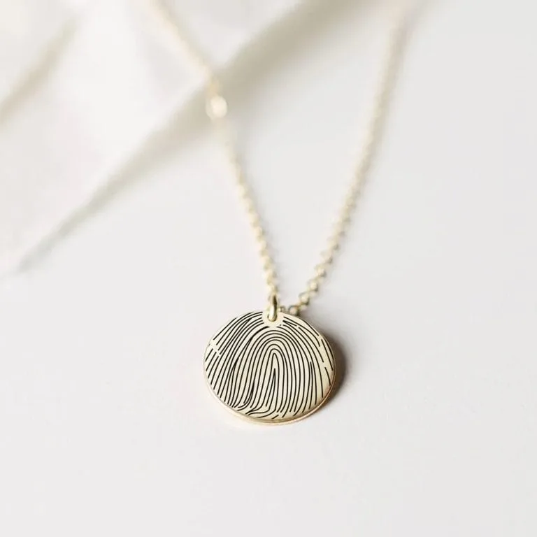 Dit fingeraftryk som lineart - Personligt Smykke fra Øndig Jewellery. Dit fingeraftryk i elegant lineart - unik gaveidé!