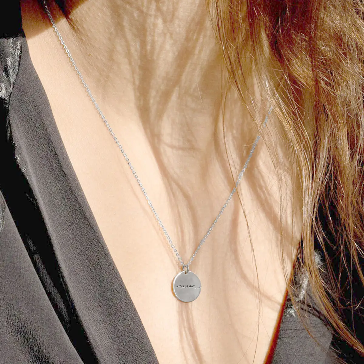 mormor-cirkel-far-product-image-oendig-02-1-webp Mormor - halskæde - Personligt Smykke fra Øndig Jewellery. Mormor-halskæde: Kærlighed og minder i smuk gaveæske