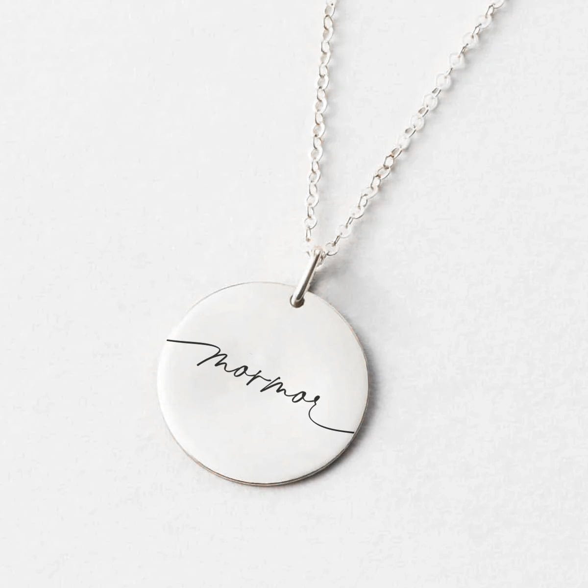 mormor-cirkel-silver-jpg Mormor - halskæde - Personligt Smykke fra Øndig Jewellery. Mormor-halskæde: Kærlighed og minder i smuk gaveæske